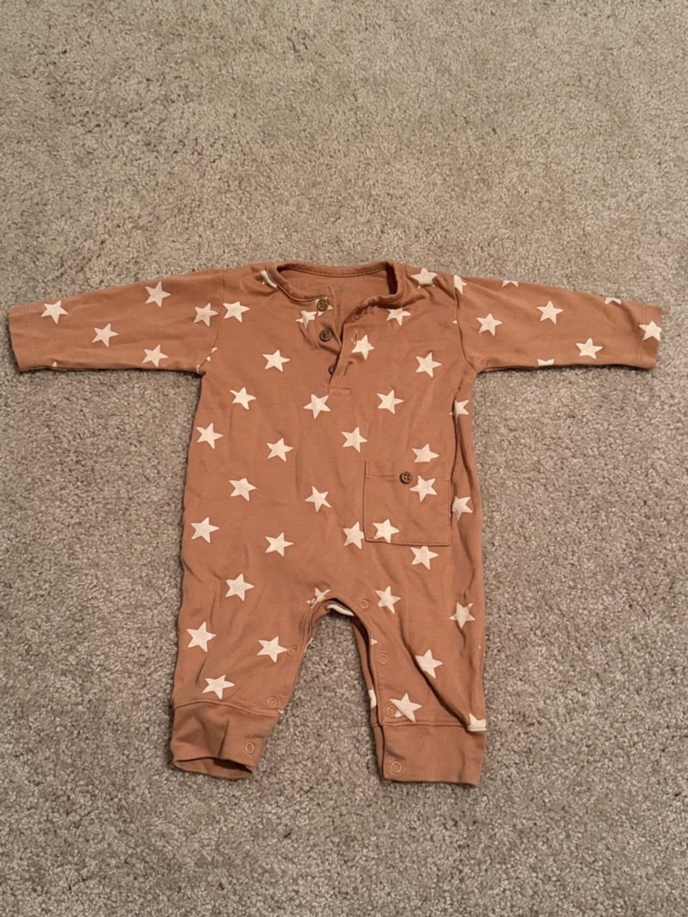 Kissy Love Star Print Tan Baby One-Piece Romper Size 3-6 M
